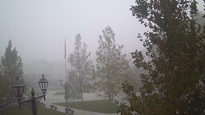 Balıkesir Haftanın Son İş Gününe Yoğun Sisle Uyandı