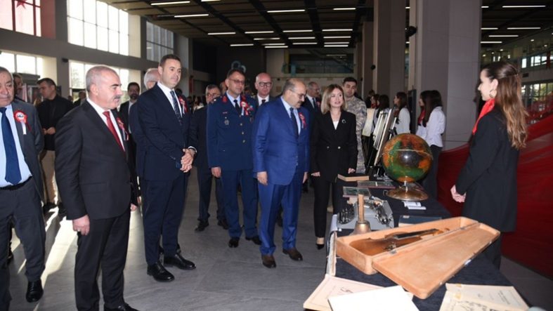 Balıkesir’de 24 Kasım Coşkusu Geleceğin Mimarları Onurlandırıldı