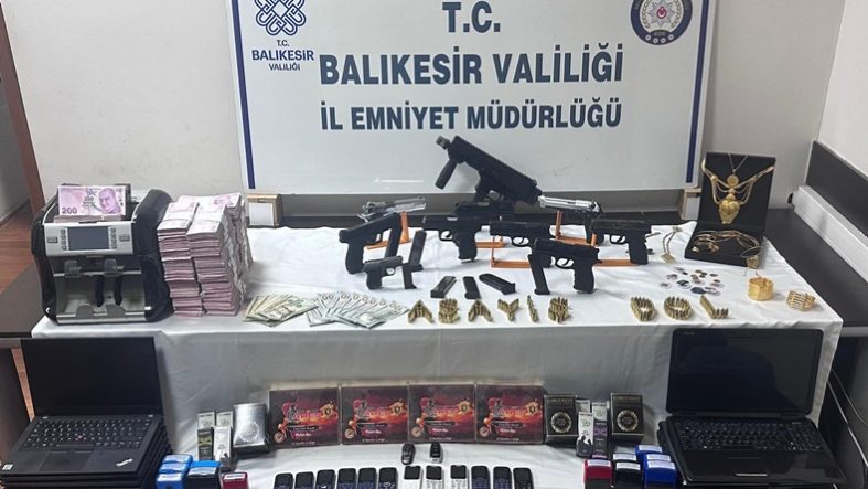 Balıkesir'de Dev Sanal Dolandırıcılık Çetesi Çökertildi!