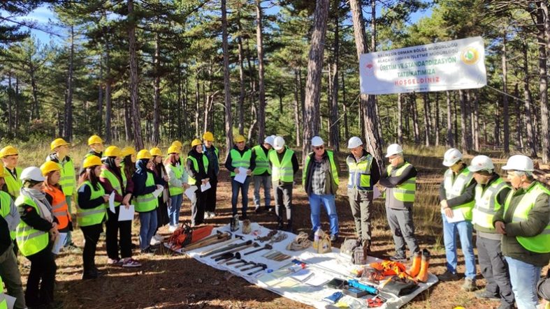 “Balıkesir’de Geleceğin Ormancıları Sahada! Emval Standardizasyonu Uygulamalı Anlatıldı”