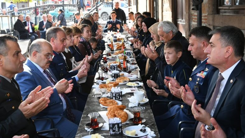 Balıkesir’de Şehitler İçin Mevlid-i Şerif Programı Düzenlendi