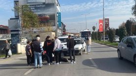 Balıkesir’de Trafik Kazası: Otomobil Motosiklete Çarptı, Kadın Sürücü Yaralandı
