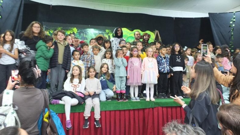 Balıkesir’de amatörlerin oyunu ayakta alkışlandı