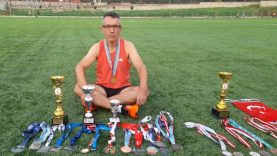 Balıkesir’de emekli polis, deprem bölgesinden rekorlara koşuyor