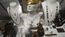 Balıkesir’de zeytini, tasarımlarıyla mücevhere dönüştürdü