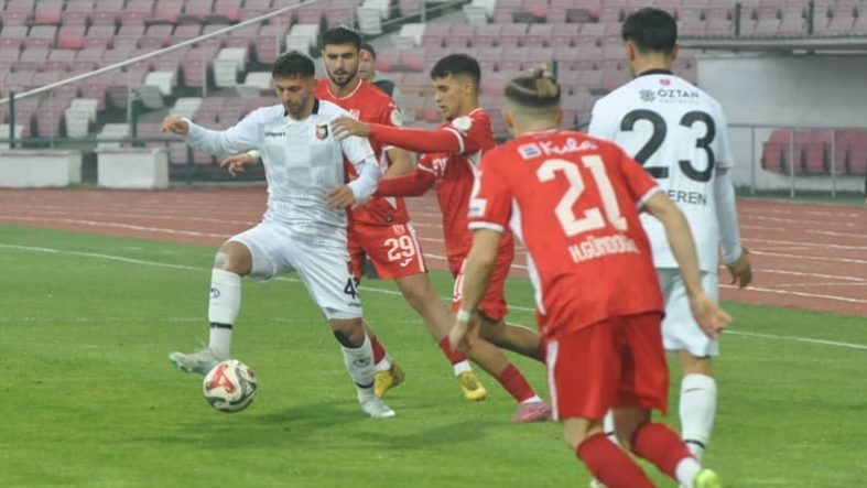 Balıkesirspor, Uşakspor'u 3-1'le uğurladı