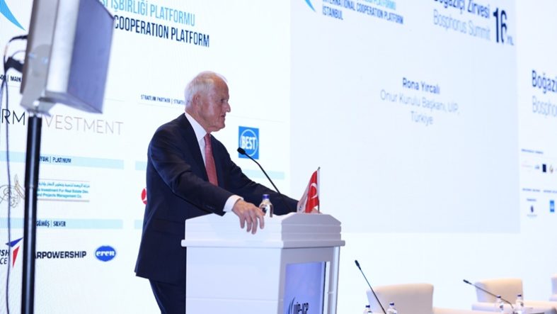 Boğaziçi Zirvesi’nde Küresel Dönüşüm Vurgusu Rona Yırcalı Zirvede Konuştu