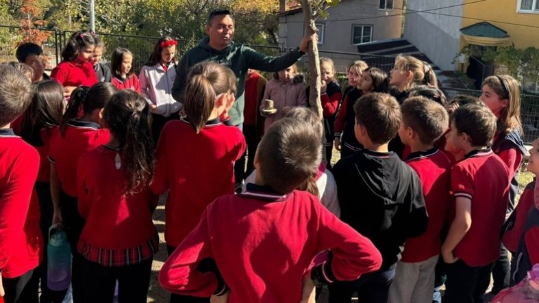 Dursunbey’de Miniklere Doğa Eğitimi “Ağaçları Tanıyorum” Etkinliği