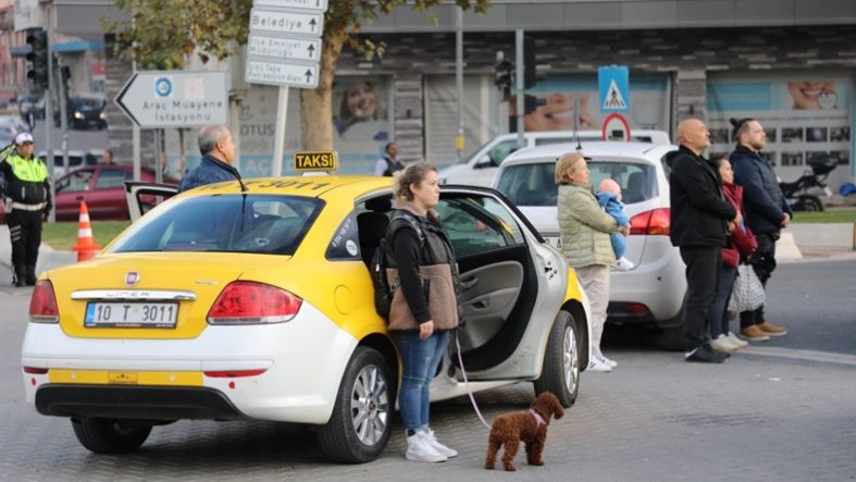 Edremit’te 10 Kasım’da Hayat Durdu Atatürk, Saygı ve Minnetle Anıldı