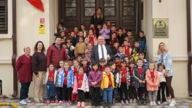 Edremit’te Atatürk Kültür Evi’ne Yoğun İlgi: Vatandaşlardan Ziyaret Akını