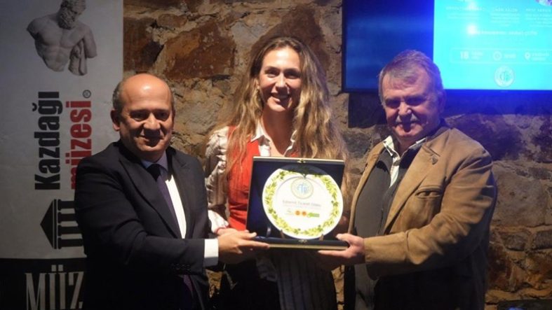 Edremit'te 'Dünya bir yana, ben bir yana' söyleşisi