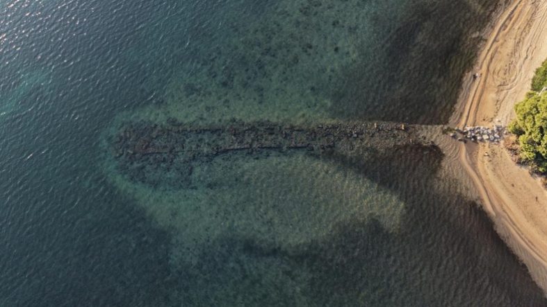 Erdek Körfezi'nde deniz çekildi, antik liman gün yüzüne çıktı