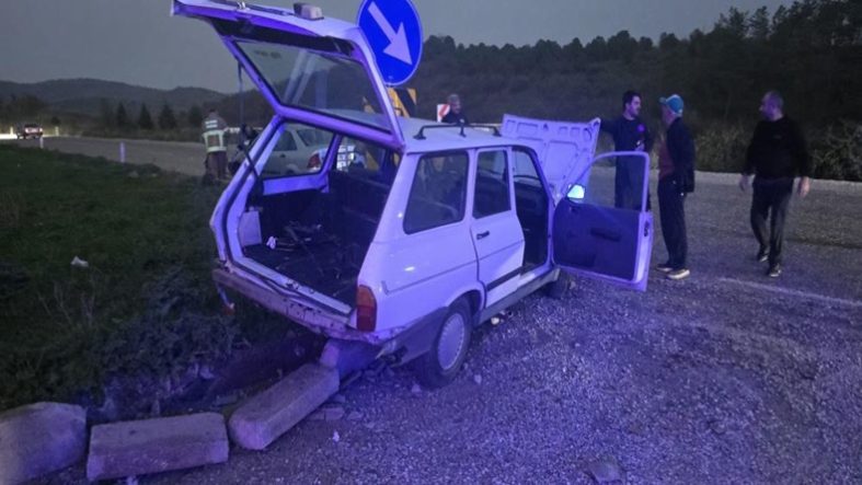  Gönen-Bandırma kara yolunda iki araç çarpıştı 3 yaralı