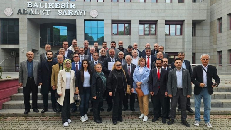 İYİ Parti Balıkesir’de Başkan Hasan Fehmi Yörük Mazbatasını Aldı