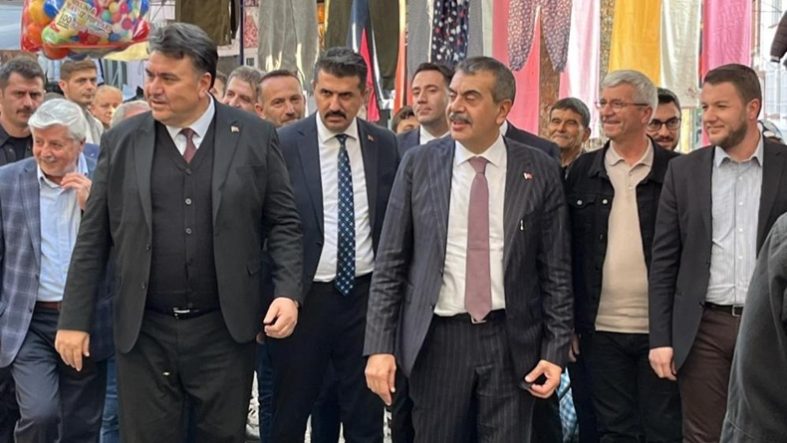 Milli Eğitim Bakanı Tekin, Havran’a sürpriz ziyaret gerçekleştirdi