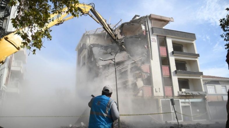 Sındırgı'da 3 ayda 17 bin deprem kaydedildi