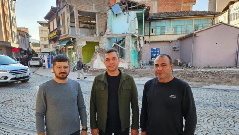 Sındırgı'da deprem esnafı olumsuz etkiledi