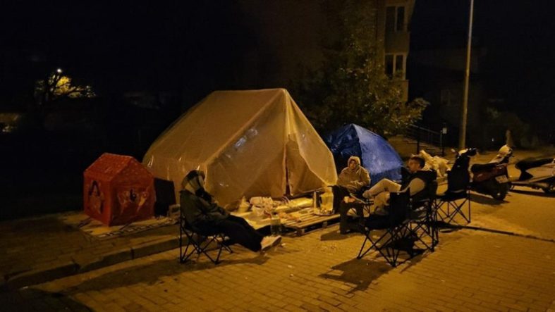 Sındırgı'da depremler vatandaşı tedirgin ediyor