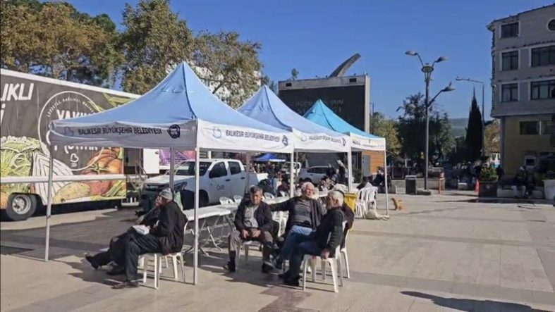 Sındırgı'da peş peşe depremler