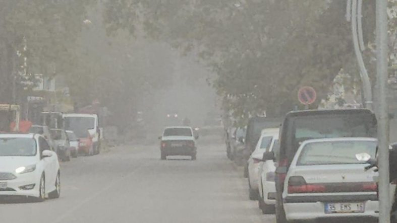 Sındırgı’da sis etkili oldu