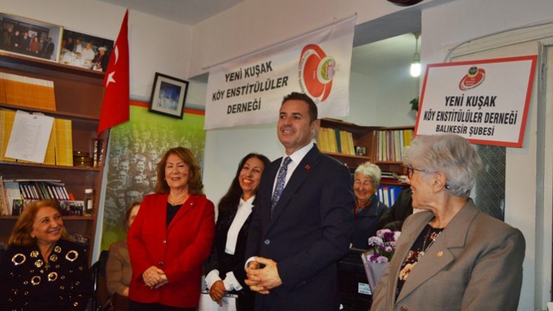 YKKED Balıkesir Şubesi’nden Öğretmenler Günü’nde Farkındalık Etkinliği