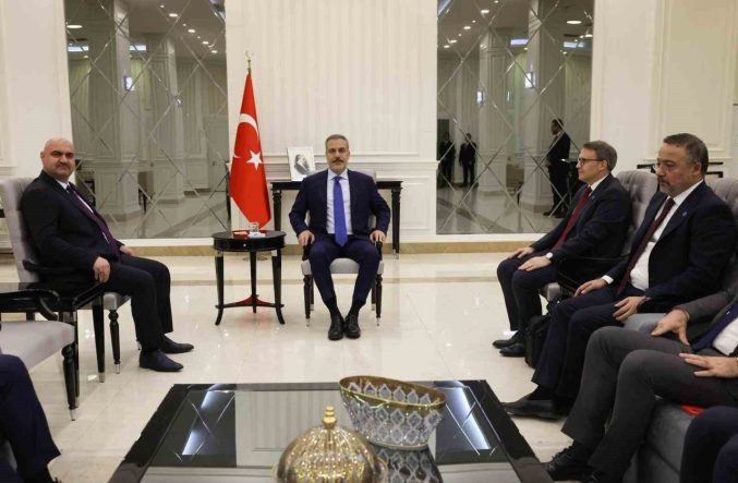 Bakan Fidan, Irak Türkmen Cephesi Başkanı Ağaoğlu ile görüştü