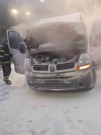 Bilecik’te araç yangını büyümeden söndürüldü