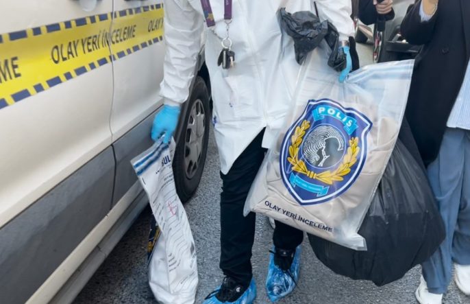 Böcek ailesinin kaldığı Fatih’teki otelde yeni gelişme: Odadaki eşyaları incelemeye götürüldü