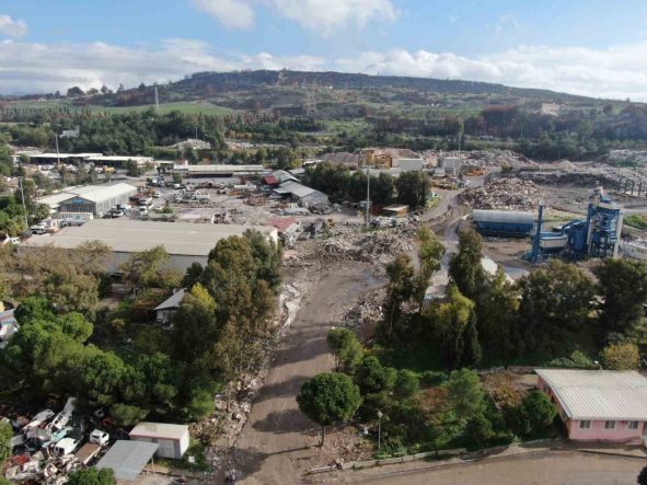 Buca Belediyesi’ne karşı çöp eylemi sürüyor