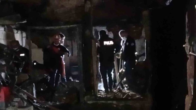 Bursa’daki ev yangınında kaybolan yaşlı adamın cansız bedeni bulundu