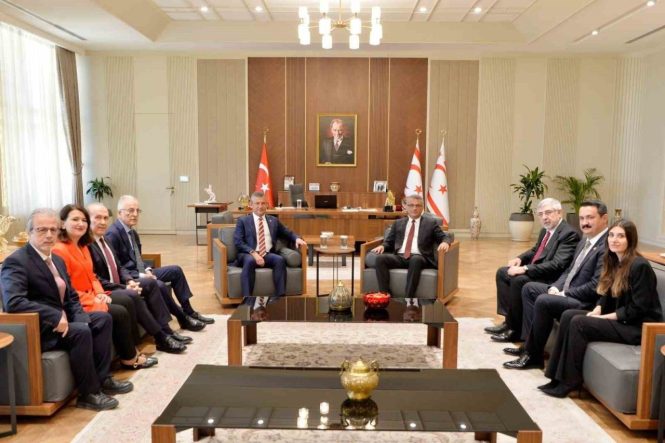 CHP Genel Başkanı Özel, KKTC Cumhurbaşkanı Erhürman’ı ziyaret etti