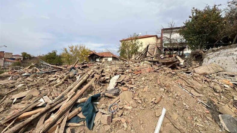 Çorum’da metruk bina çöktü