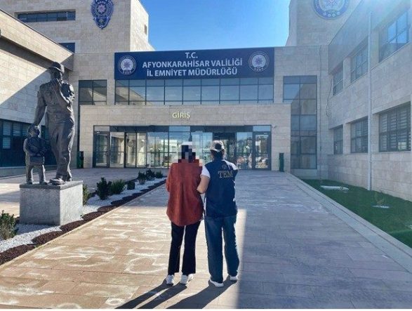 FETÖ’den aranan şahsı polis yakaladı
