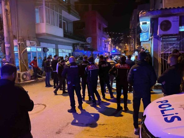 İzmir’de silahlı saldırı: 1 ölü, 3 yaralı