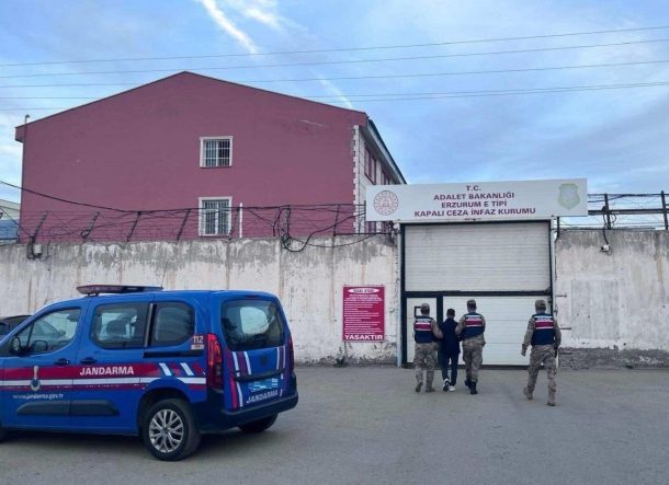 Jandarma ekipleri Erzurum’da kaçak şahsı yakaladı