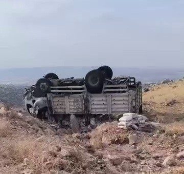 Kamyonet takla atarak ters döndü: 5 Yaralı