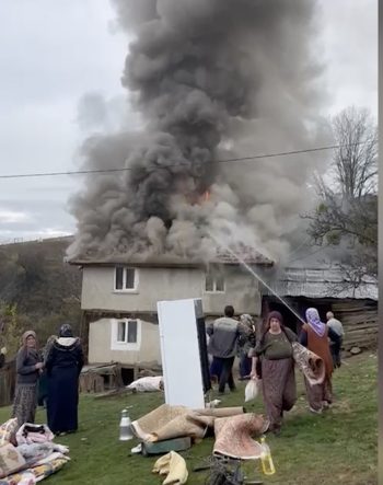 Kastamonu’da çıkan ev yangını söndürüldü