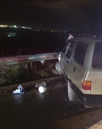 Kontrolden çıkan otomobil refüje çarptı, 1 kişi yaralandı