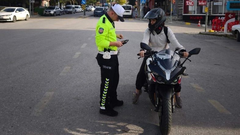 Manisa’da motosiklet ve film cam denetimi