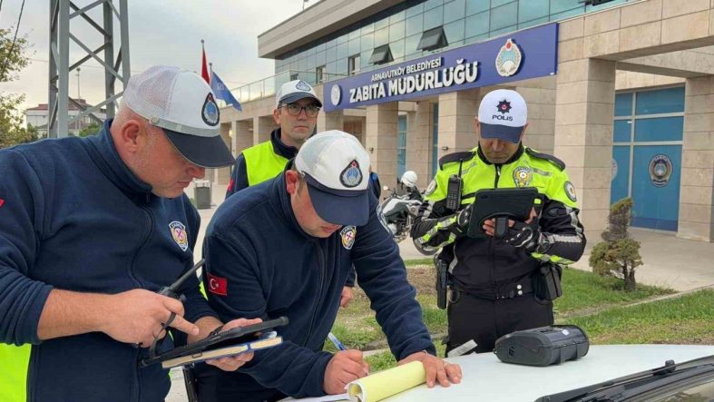 Trafikten kaçmak için kaldırıma çıktı: 2 bin 309 lira ceza yedi