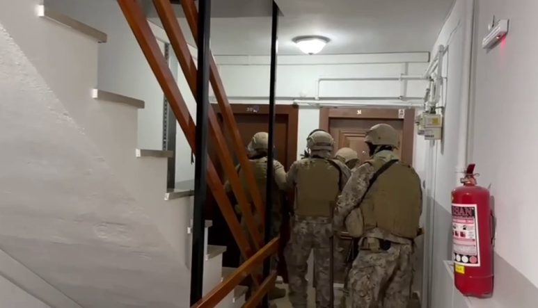 İSTANBUL'DA SUÇ ÖRGÜTÜNE OPERASYON: 20 GÖZALTI
