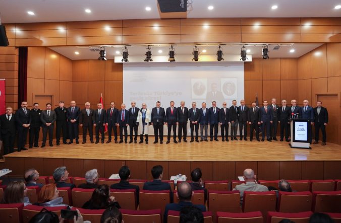 CUMHURBAŞKANI BAŞDANIŞMANI UÇUM: "SİSTEMATİK TERÖR SONA ERDİRİLECEK, TERÖR ÖRGÜTÜ FİİLEN ORTADAN KALKACAK" "ŞÜKÜRLER OLSUN ARTIK ŞEHİT HABERLERİ GELMİYOR" "TÜRKİYE 14 AYLIK SÜREÇTE CİDDİ KAZANIM ELDE ETTİ" CUMHURBAŞKANI BAŞDANIŞMANI UÇUM, TERÖRSÜZ TÜRKİYE'YE GEÇİŞ SÜRECİNİ ANLATTI