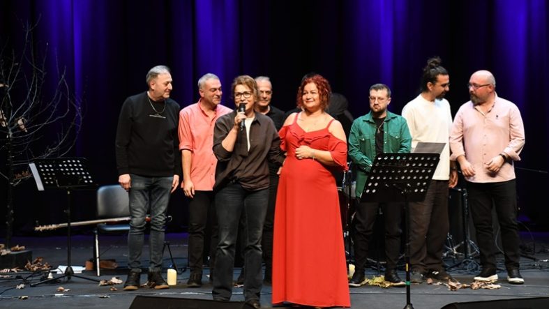 Avlu’da Sezen Aksu Şarkıları Konseri’ne yoğun ilgi