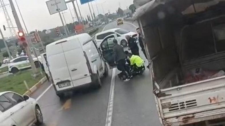 AYVALIK'TA POLİSTEN KAÇAN SÜRÜCÜ KOVALAMACADA KISKIVRAK YAKALANDI