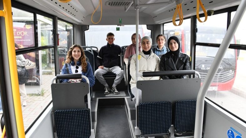 Balıkesir Büyükşehirden öğrencileri sevindiren ulaşım hizmeti