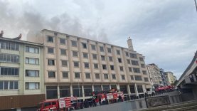Balıkesir’de Eski Otel Basri Binasında Yangın Alarmı! İşçiler Tahliye Edildi
