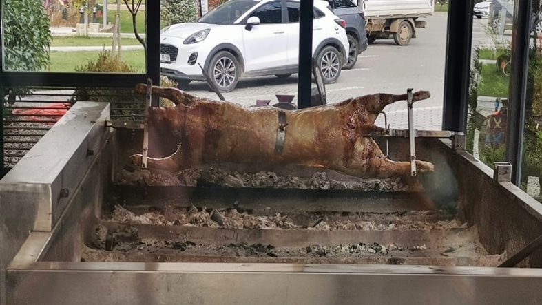 Balıkesir’de Kuzu Çevirme Geleneği İvrindi’nin Meşhur Kuzusu Sofraların Baş Tacı