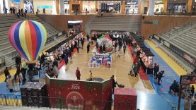 Balıkesir'de yeni yıl heyecanı pazarlara taştı