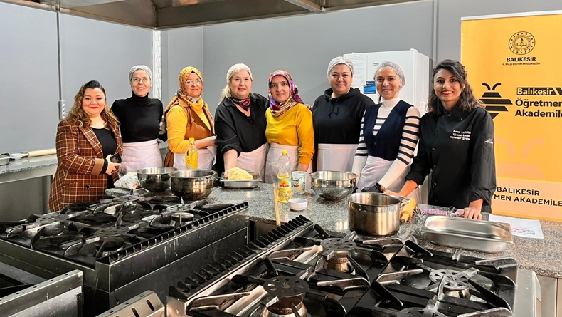 Balıkesir’in Meşhur Mafiş Tatlısı Gastronomi Akademisinde Usta Öğretmenlere Tanıtıldı
