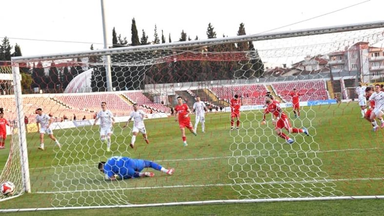 Balıkesirspor, Denizli İY Gürellerspor'u 3-1 yendi